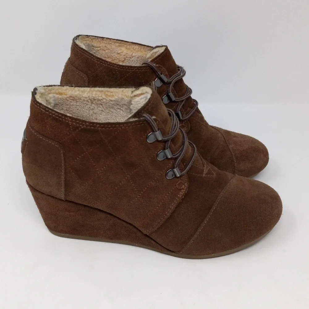 TOMS Shearling Lining Desert Suede Wedge Bootie size 8.5 Chestnut Brown EUC